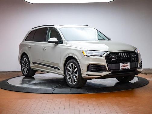 2022 Audi Q7 45 Premium Plus