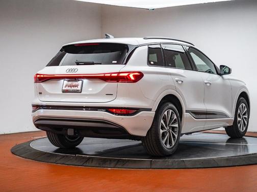 Glacier White 2025 Audi Q6 e-tron Premium