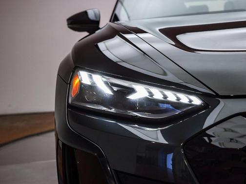 2023 Audi e-tron GT Premium Plus
