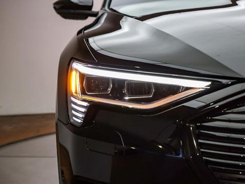 2022 Audi e-tron Premium