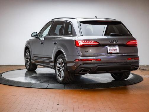 2026 Audi Q7 45 Premium Plus