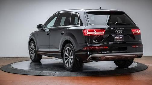 Photo 2 of 29 of 2019 Audi Q7 45 Premium Plus