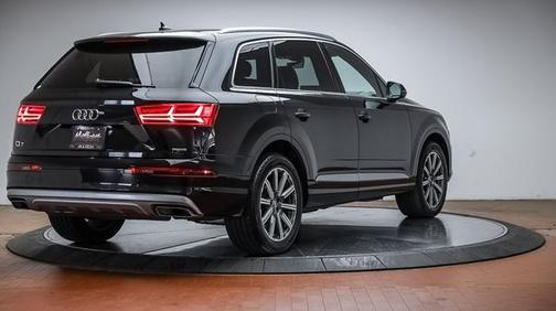 Photo 4 of 29 of 2019 Audi Q7 45 Premium Plus