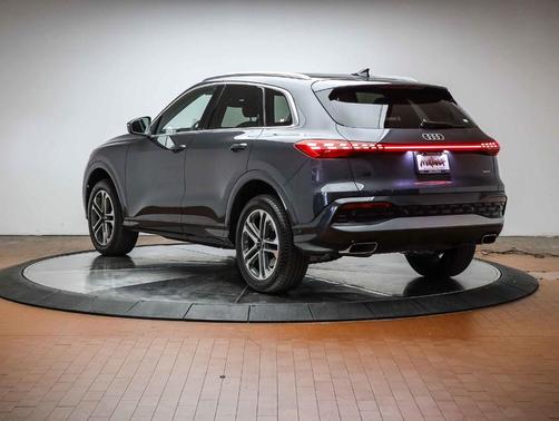 Tambora Gray Metallic 2025 Audi Q5 2.0T quattro Premium