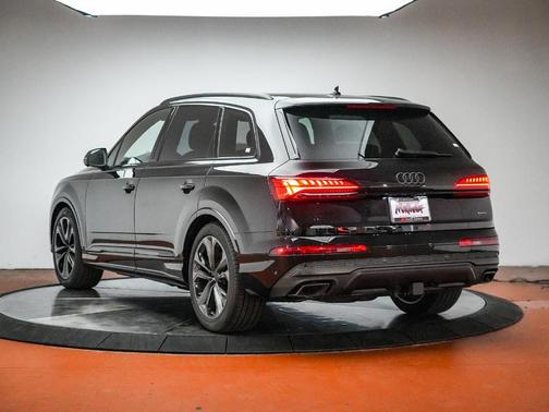 2026 Audi Q7 55 Premium Plus