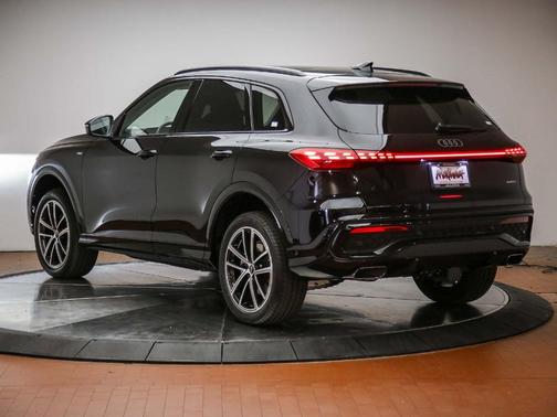 Black 2026 Audi Q5 PLUS
