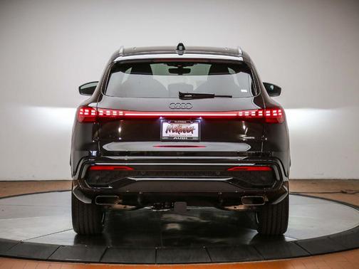 Black 2026 Audi Q5 PLUS