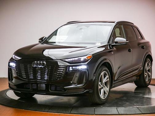 Black 2027 Audi Q6 e-tron Premium