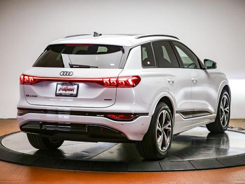 Glacier White 2027 Audi Q6 e-tron Premium