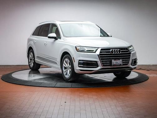 Glacier White Metallic 2019 Audi Q7 55 Premium