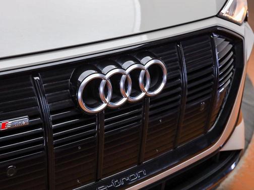 2021 Audi e-tron Premium