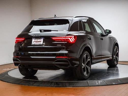 2023 Audi Q3 45 S line Premium