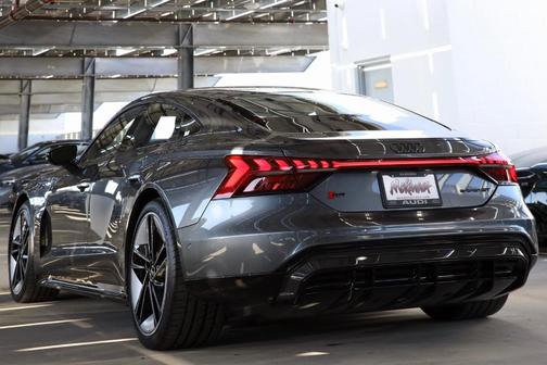 2023 Audi RS e-tron GT Base