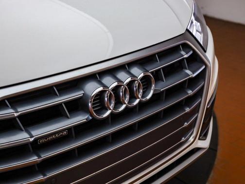 Ibis White 2018 Audi Q5 2.0T Tech Premium