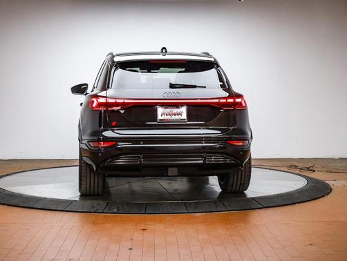 2025 Audi SQ6 e-tron Premium