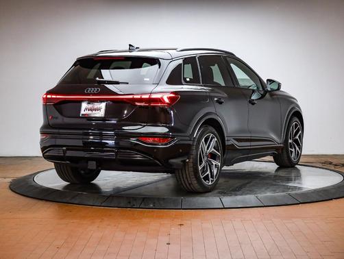 2025 Audi SQ6 e-tron Premium