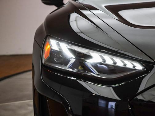 2023 Audi RS e-tron GT Base