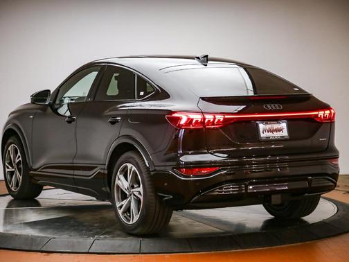 Black 2027 Audi Q6 e-tron Sportback Prestige