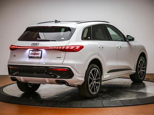 Glacier White 2026 Audi Q5 PLUS