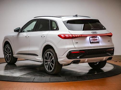 Glacier White 2026 Audi Q5 PLUS