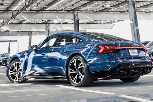 2024 Audi e-tron GT Premium Plus