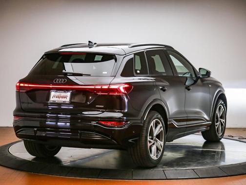 Black 2027 Audi Q6 e-tron Premium