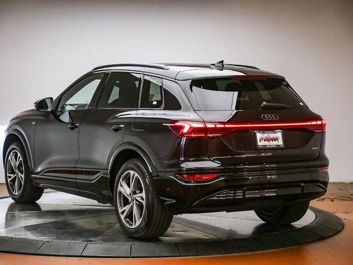 Black 2027 Audi Q6 e-tron Premium