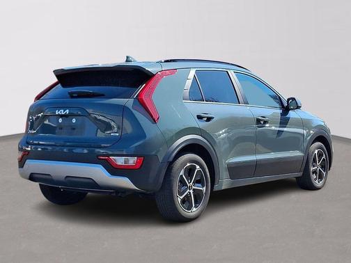Cityscape Green 2025 Kia Niro EX