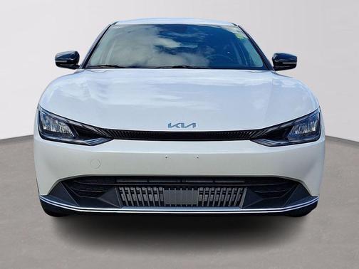 Snow White Pearl 2024 Kia EV6 Light Long Range