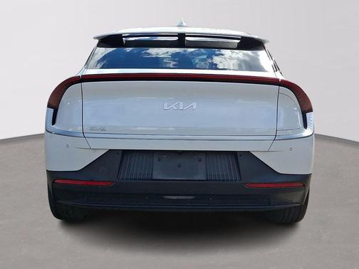 Snow White Pearl 2024 Kia EV6 Light Long Range