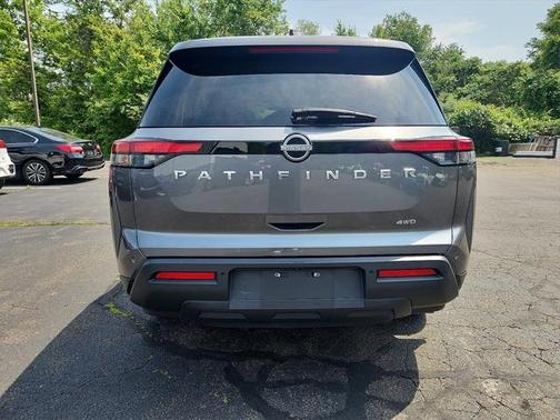 2023 Nissan Pathfinder S 4WD