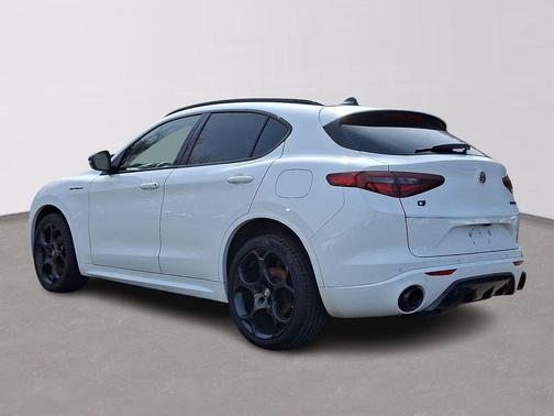 2023 Alfa Romeo Stelvio Estrema AWD