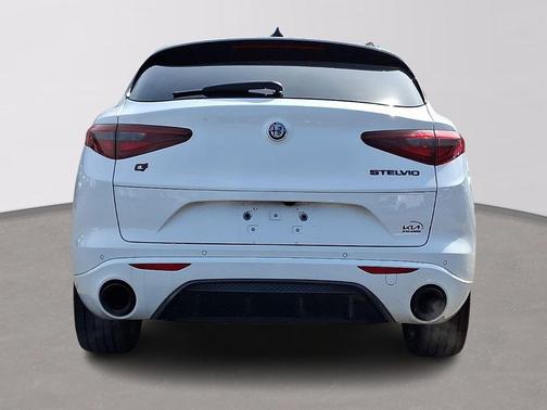 2023 Alfa Romeo Stelvio Estrema AWD
