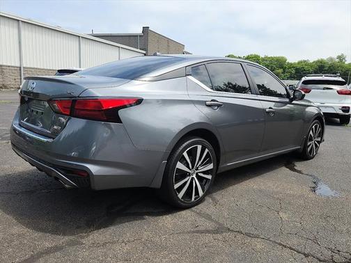 2022 Nissan Altima SR Intelligent AWD