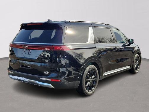 2022 Kia Carnival SX