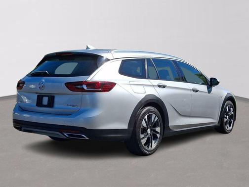 Quicksilver Metallic 2018 Buick Regal TourX Essence