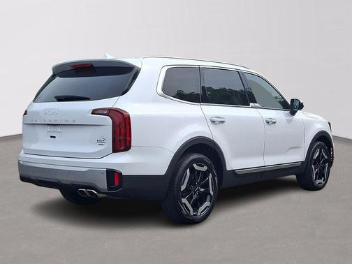 Glacial White Pearl 2023 Kia Telluride S