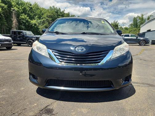 2017 Toyota Sienna LE