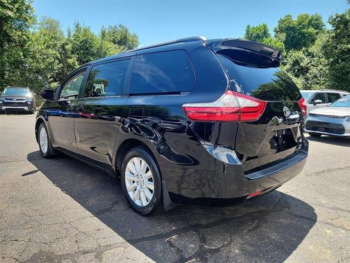 2017 Toyota Sienna LE
