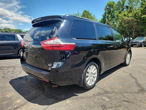 2017 Toyota Sienna LE