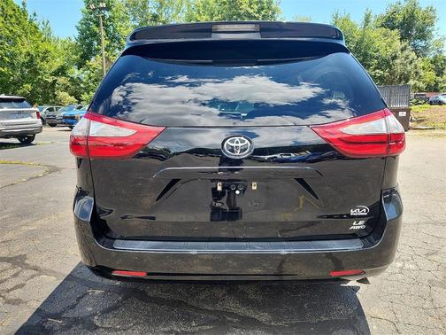 2017 Toyota Sienna LE