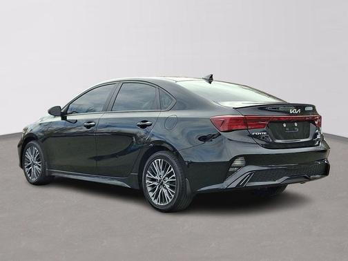 Aurora Black Pearl 2023 Kia Forte GT-Line