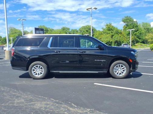 2023 Chevrolet Suburban LT