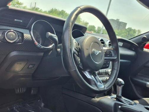 2016 Ford Mustang V6
