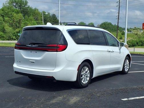 2022 Chrysler Pacifica Touring-L