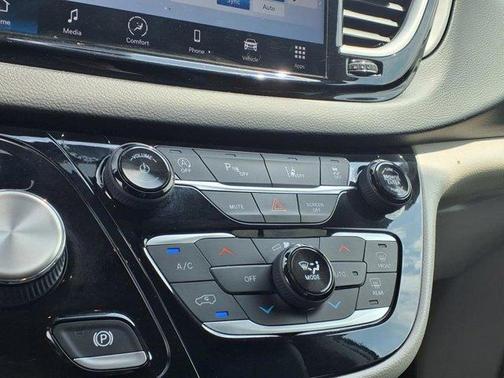 2022 Chrysler Pacifica Touring-L