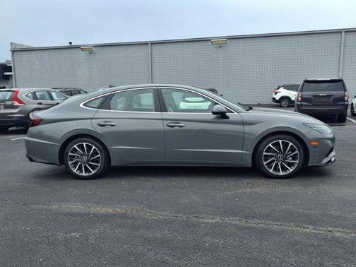 2022 Hyundai SONATA Limited