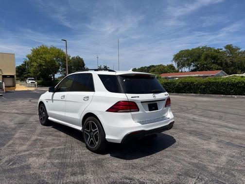 designo Diamond White Metallic 2018 Mercedes-Benz AMG GLE 43 Base 4MATIC