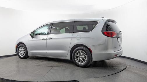 Silver Mist Clearcoat 2023 Chrysler Voyager LX