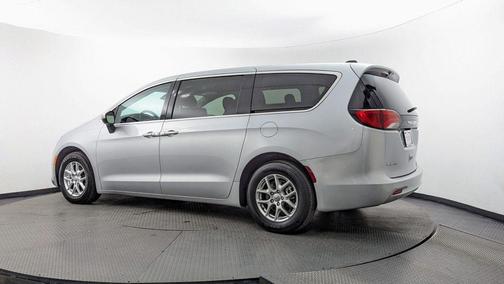 Silver Mist Clearcoat 2023 Chrysler Voyager LX